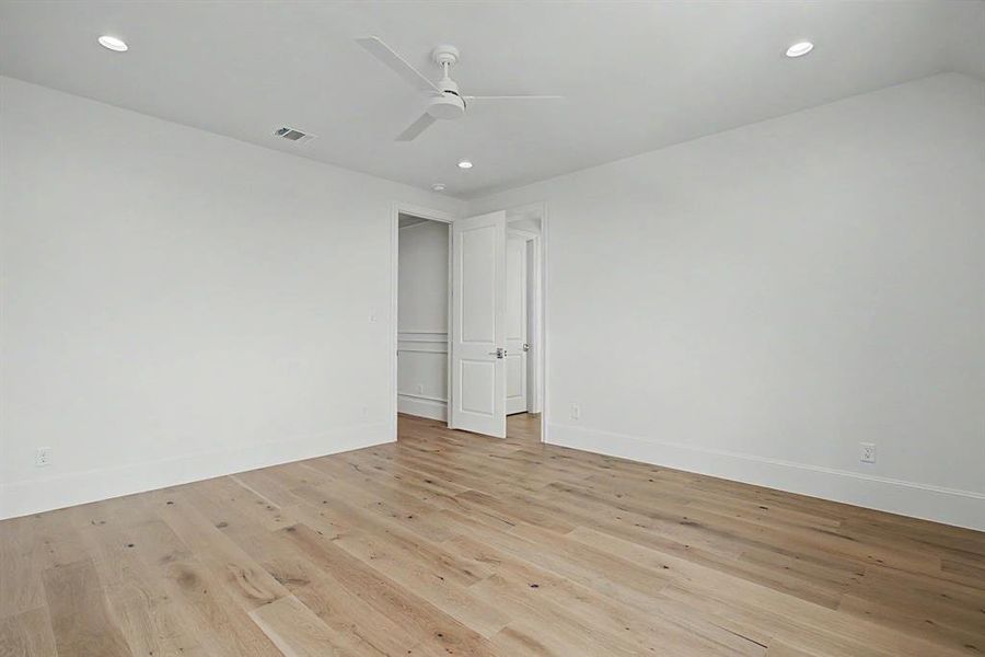 Spacious, unfurnished interior of a new home in , Aledo (Image 20).