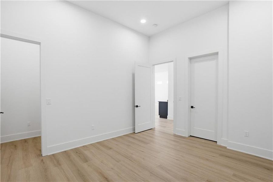 Spacious, unfurnished interior of a new home in , Duluth (Image 89).
