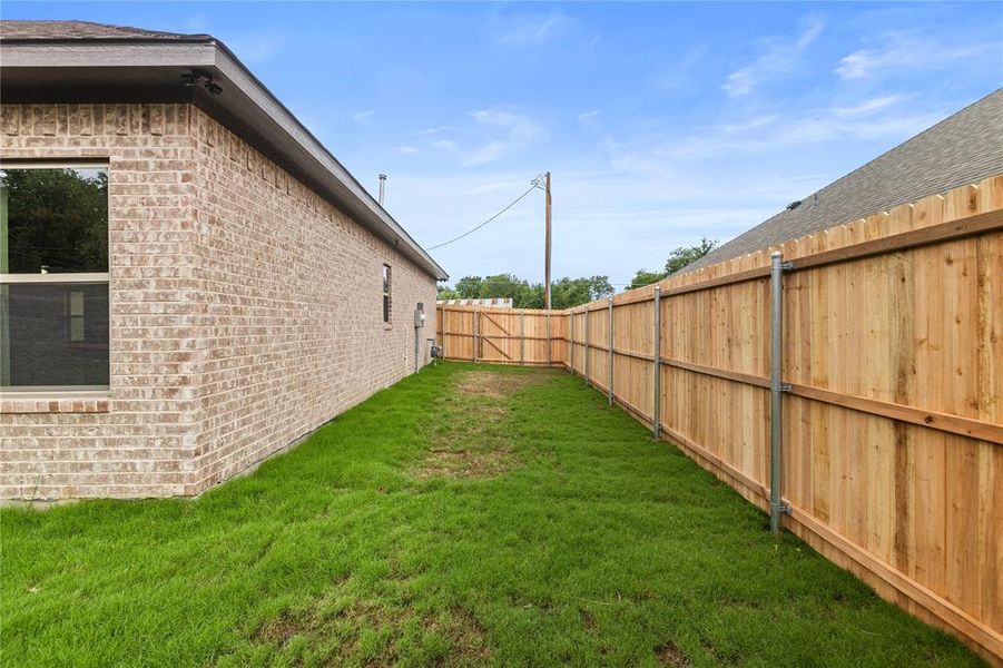 Exterior details and patio area of a home in , Tom Bean (Image 3).