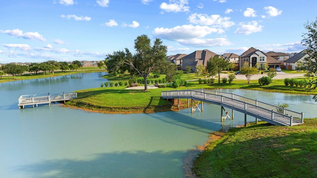 The time will always read “play o’clock” at The Island Amenity Village, which is an oasis of fun for Marvida residents right in the community. Worries will slip away as you float along the lazy river and there will be hours of fun at the splashpad. Can’t decide between tennis and sand volleyball? Luckily, you can do it all! The amenity complex even gives four-legged family members a place to play leash-free.