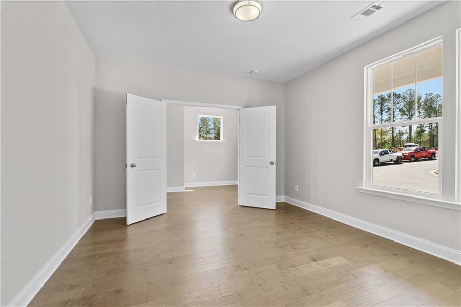 Spacious, unfurnished interior of a new home in Edenglen, Buford (Image 21).