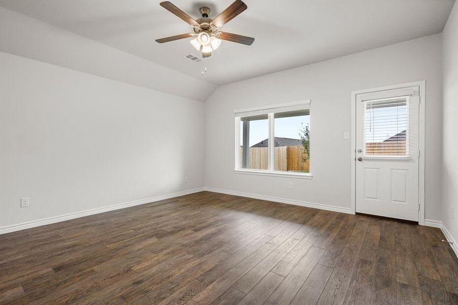 Spacious, unfurnished interior of a new home in Retreat at Fossil Creek, Fort Worth (Image 7). Spacious, unfurnished interior of a new home in Retreat at Fossil Creek, Fort Worth (Image 7).