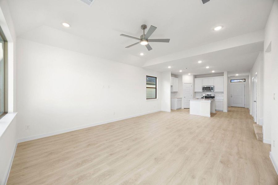 Spacious, unfurnished interior of a new home in Prairie Winds, Hutto (Image 13).