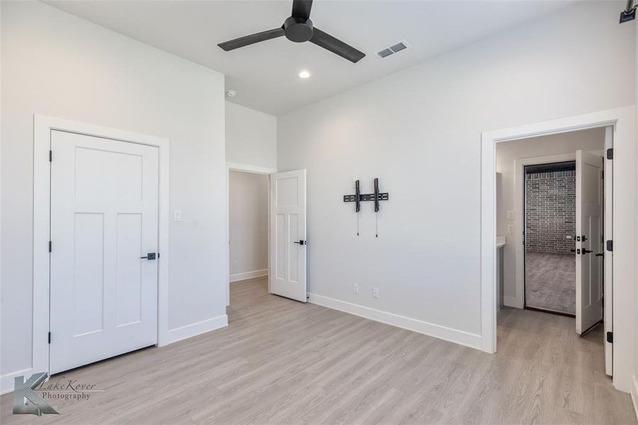 Spacious, unfurnished interior of a new home in , Abilene (Image 27).