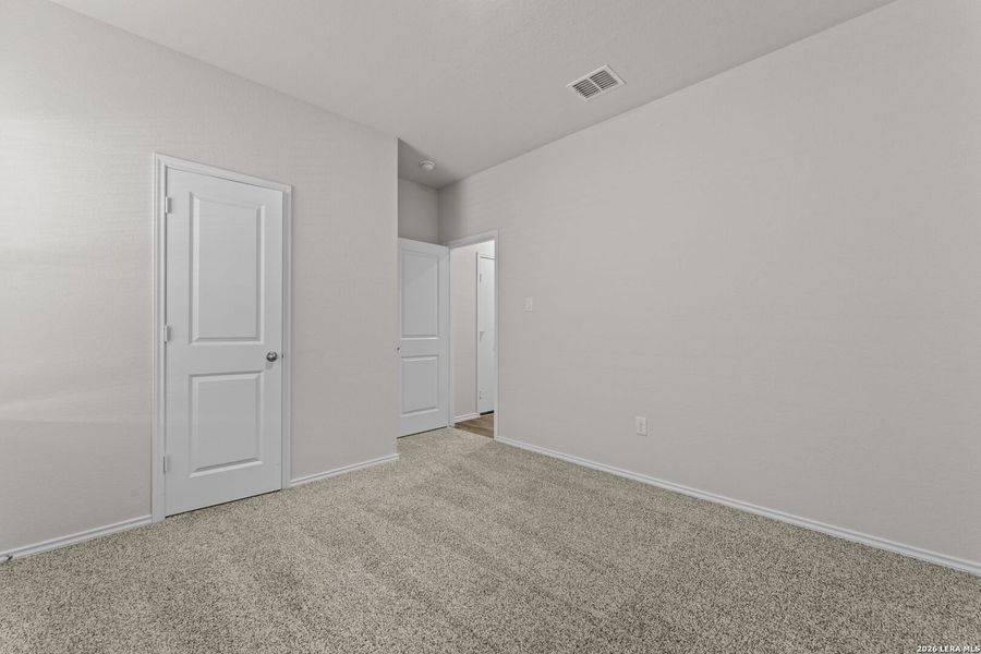 Spacious, unfurnished interior of a new home in Laurel Vistas, San Antonio (Image 24).