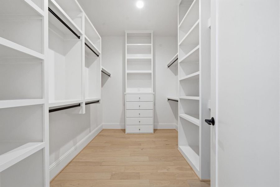 Spacious, unfurnished interior of a new home in , Houston (Image 20).