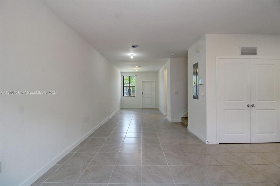 Spacious, unfurnished interior of a new home in , Florida City (Image 8).