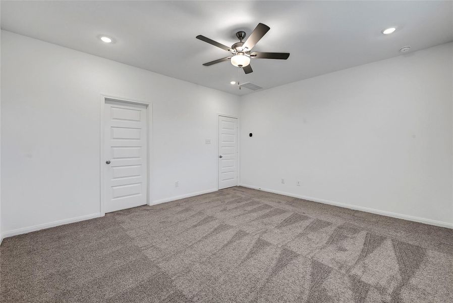 Spacious, unfurnished interior of a new home in Aldine Pines, Houston (Image 18).
