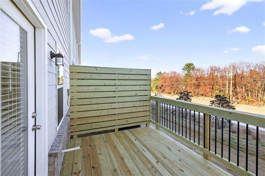 Exterior details and patio area of a home in Franklin Manor, Lawrenceville (Image 3).