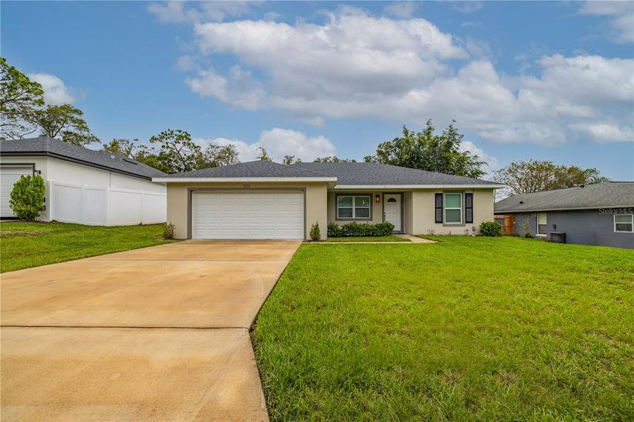 Exterior details and patio area of a home in , Orange City (Image 15).
