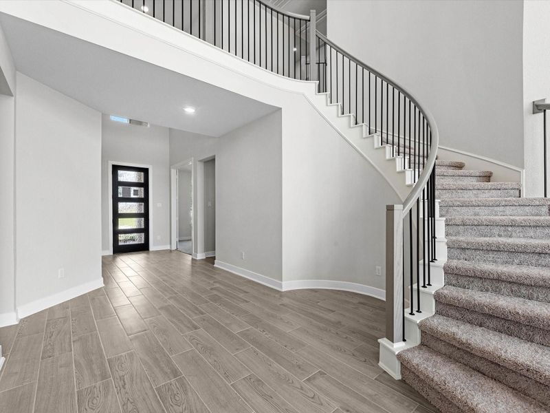 Spacious, unfurnished interior of a new home in Lago Mar - 60', Texas City (Image 18).