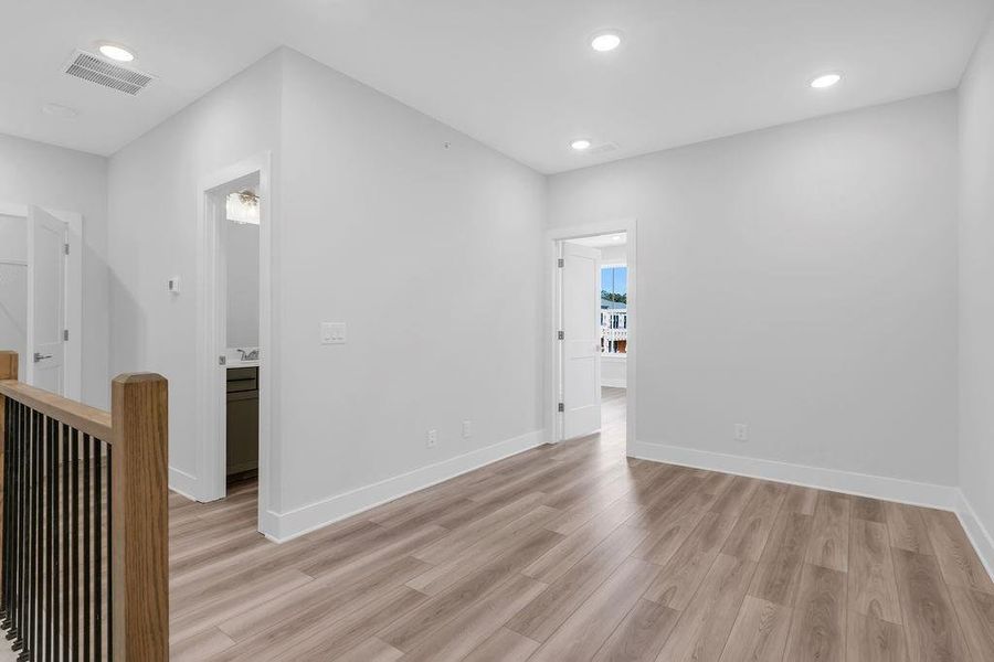 Spacious, unfurnished interior of a new home in Echo Park, Suwanee (Image 12).