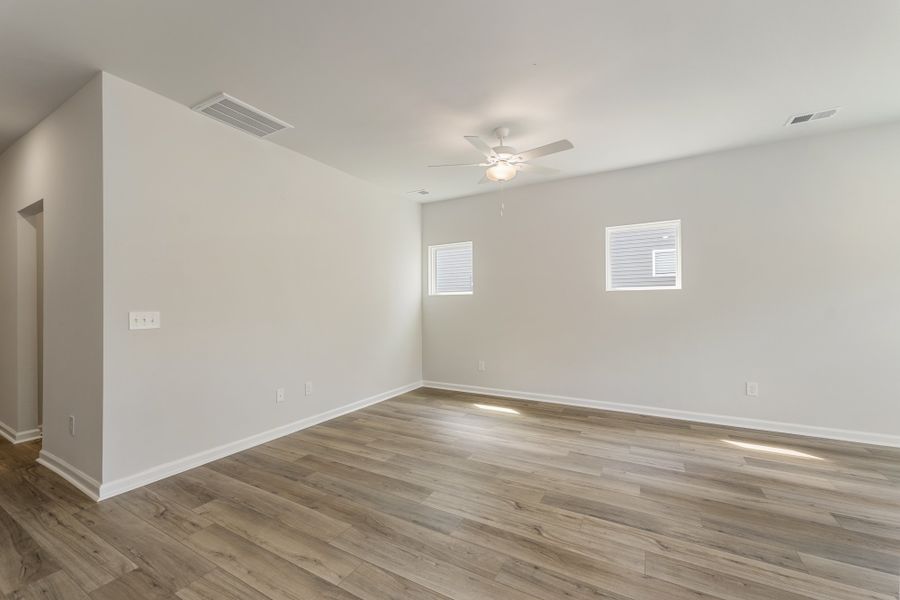 Spacious, unfurnished interior of a new home in Edwards Station, Taylors (Image 13).