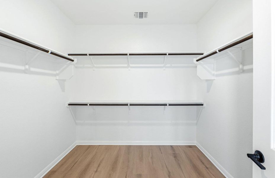 Spacious, unfurnished interior of a new home in Crescent Bluff, Georgetown (Image 18).