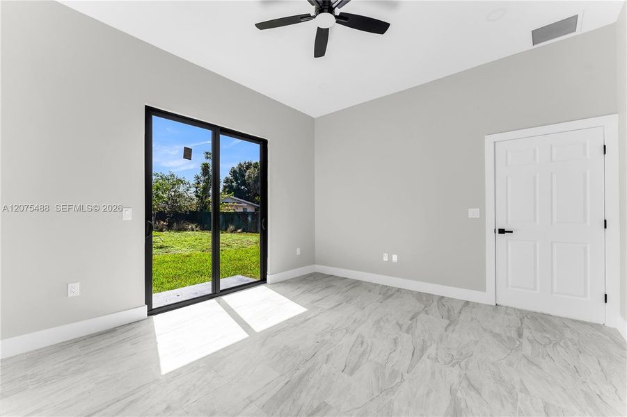 Spacious, unfurnished interior of a new home in , Fort Lauderdale (Image 36).