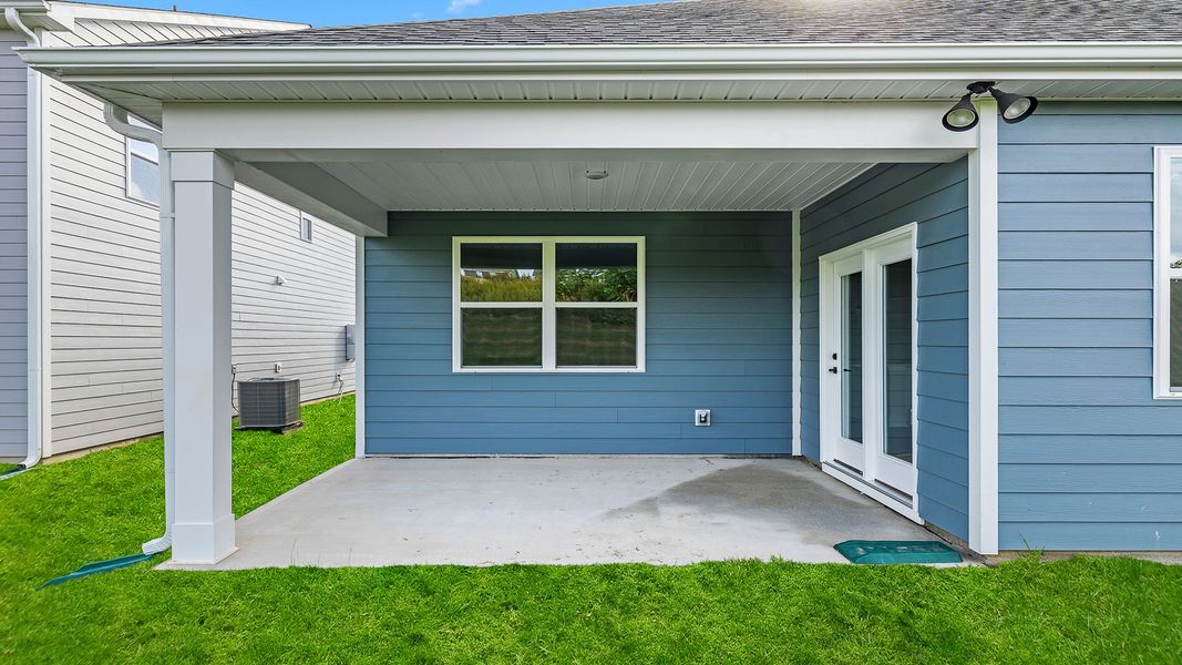 Exterior details and patio area of a home in Adams Glen, Mauldin (Image 15).