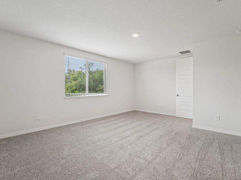 Spacious, unfurnished interior of a new home in The Grove at Stuart Crossing - Signature Series, Bartow (Image 15).