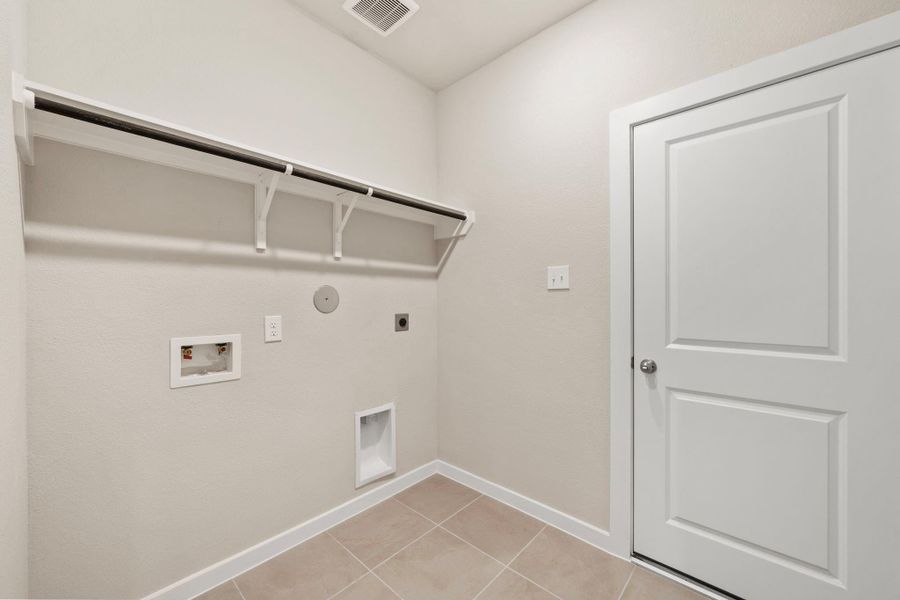 Spacious, unfurnished interior of a new home in Windrose Green, Angleton (Image 28).