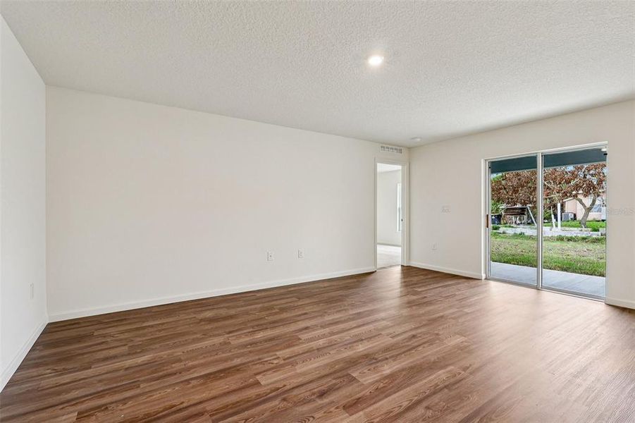 Spacious, unfurnished interior of a new home in Palm Bay Classic, Palm Bay (Image 33).