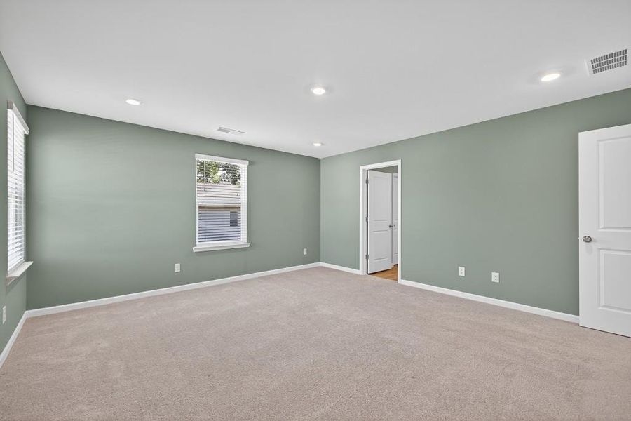 Spacious, unfurnished interior of a new home in Buice Lake, Acworth (Image 33).