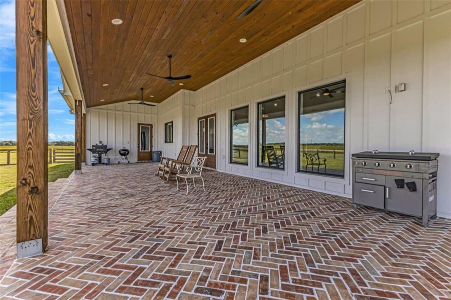 Spacious, unfurnished interior of a new home in , Arcadia (Image 20).