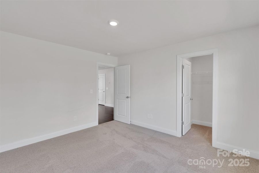 Spacious, unfurnished interior of a new home in , Lincolnton (Image 16).