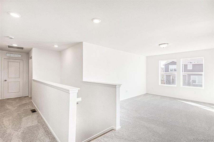 Spacious, unfurnished interior of a new home in Turnberry, Commerce City (Image 28).