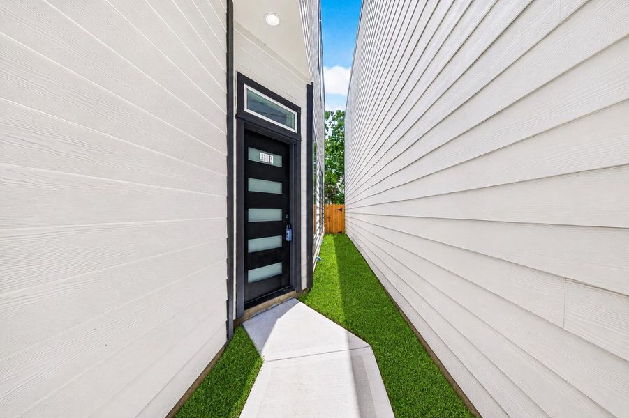 Exterior details and patio area of a home in , Houston (Image 26).