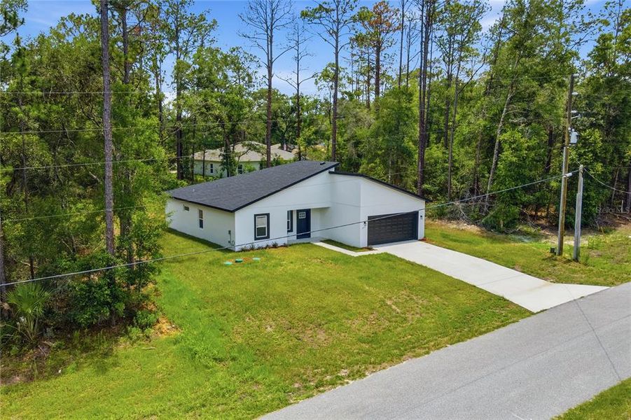 Front exterior of a new home in , Dunnellon, FL, highlighting curb appeal (Image 17).