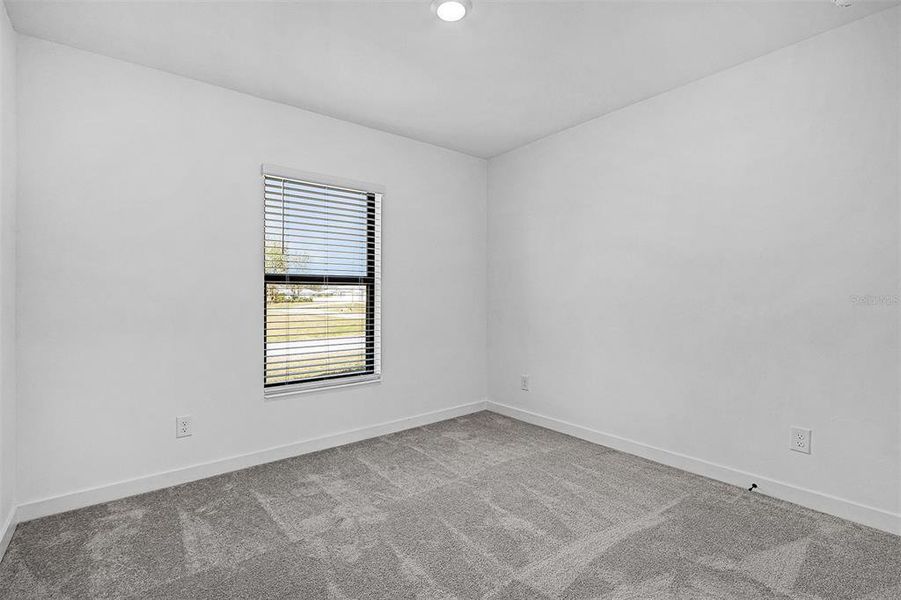 Spacious, unfurnished interior of a new home in Port Charlotte, North Port (Image 12).