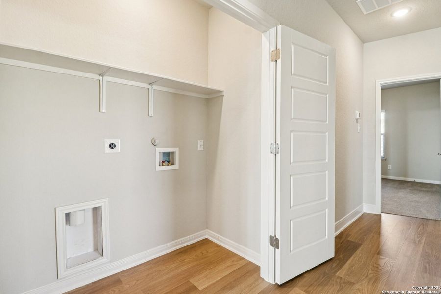 Spacious, unfurnished interior of a new home in Magnolia Village, San Antonio (Image 41). Spacious, unfurnished interior of a new home in Magnolia Village, San Antonio (Image 41).