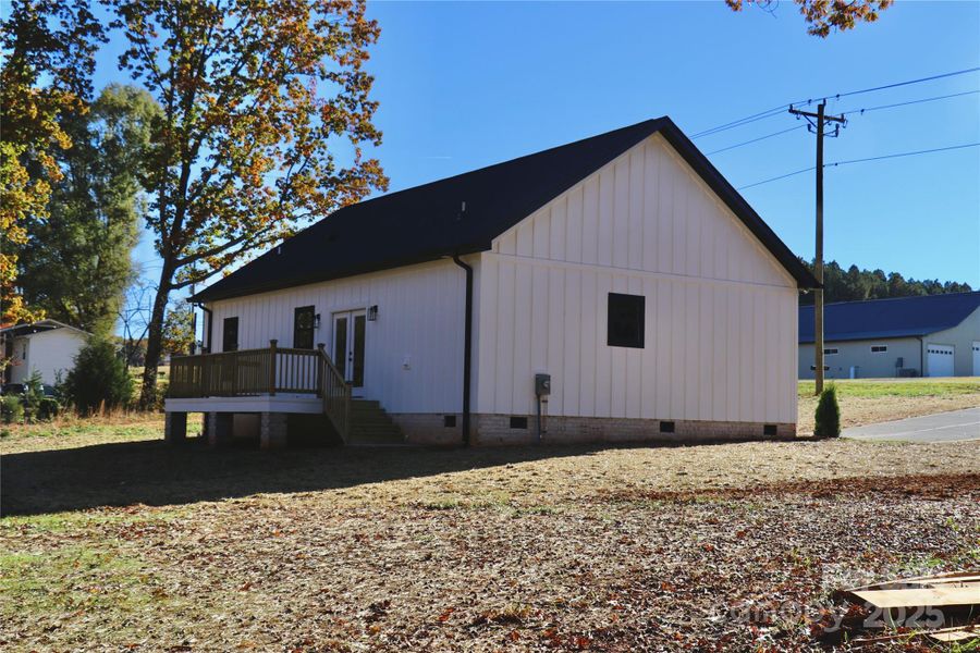 Exterior details and patio area of a home in , Maiden (Image 2).