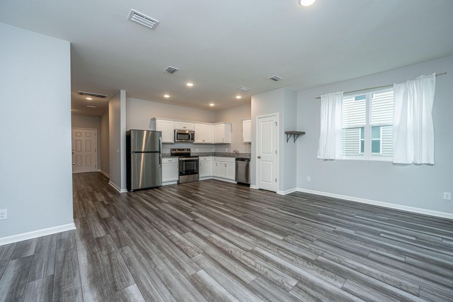 Spacious, unfurnished interior of a new home in Dawson Branch, Summerville (Image 21).