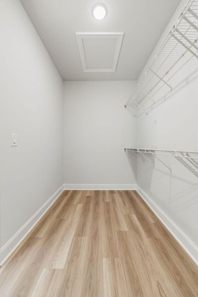 Spacious, unfurnished interior of a new home in Weybridge, Burlington (Image 40).