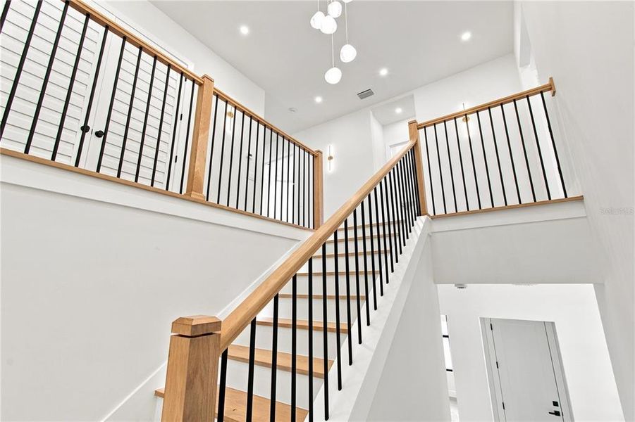 Spacious, unfurnished interior of a new home in , Tampa (Image 25).
