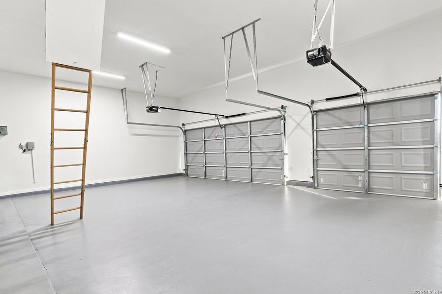 Spacious, unfurnished interior of a new home in , Selma (Image 34).