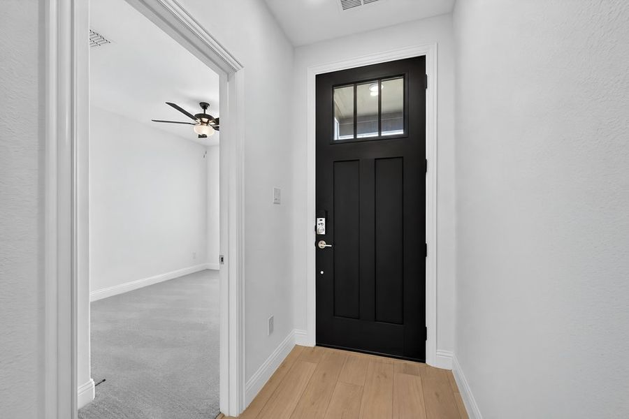Spacious, unfurnished interior of a new home in Madero 50s, Fort Worth (Image 29).