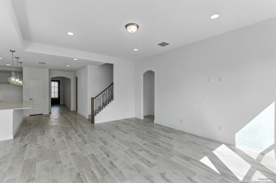 Spacious, unfurnished interior of a new home in Bison Ridge, San Antonio (Image 25). Spacious, unfurnished interior of a new home in Bison Ridge, San Antonio (Image 25).