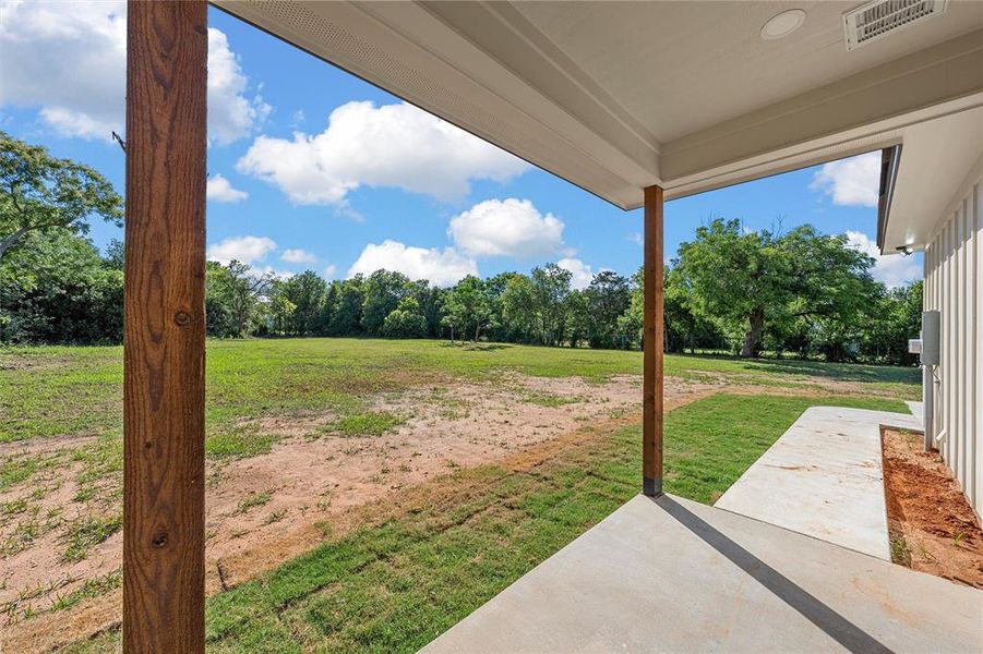 Exterior details and patio area of a home in , Waco (Image 4).