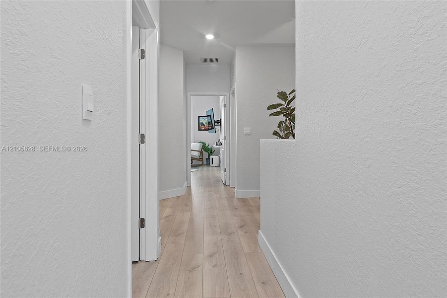 Spacious, unfurnished interior of a new home in , Pembroke Pines (Image 23).