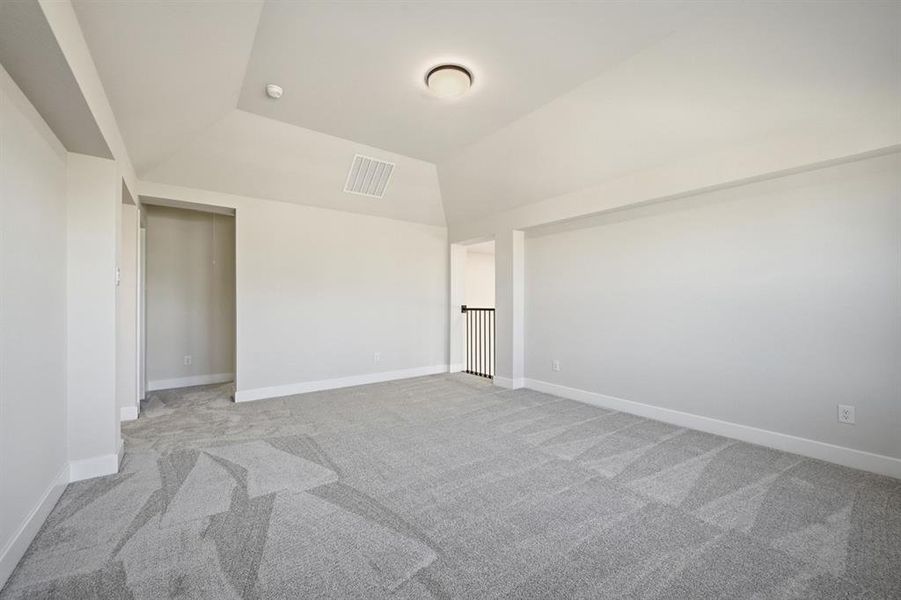 Spacious, unfurnished interior of a new home in Star Trail, Prosper (Image 17).