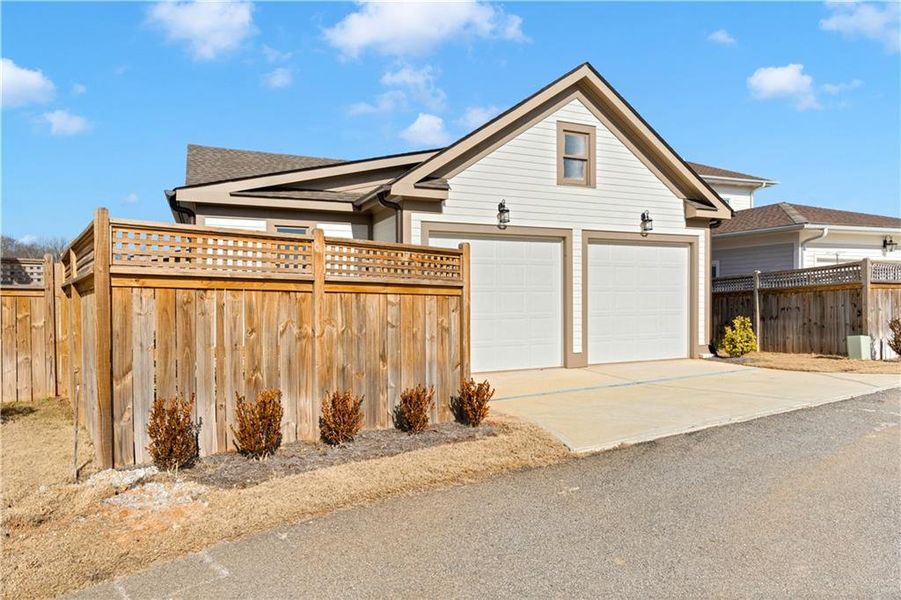 Exterior details and patio area of a home in Eastmore, Conyers (Image 30).