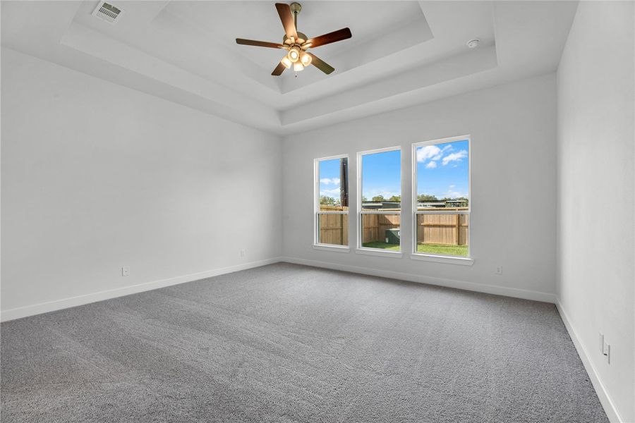 Spacious, unfurnished interior of a new home in Sienna, Missouri City (Image 13).