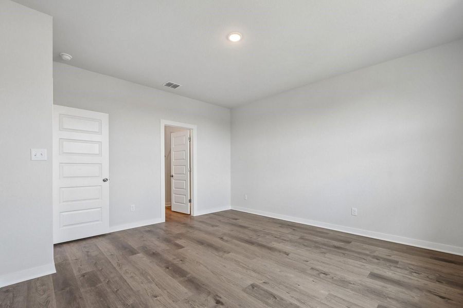Spacious, unfurnished interior of a new home in Jennings Place, Georgetown (Image 23).
