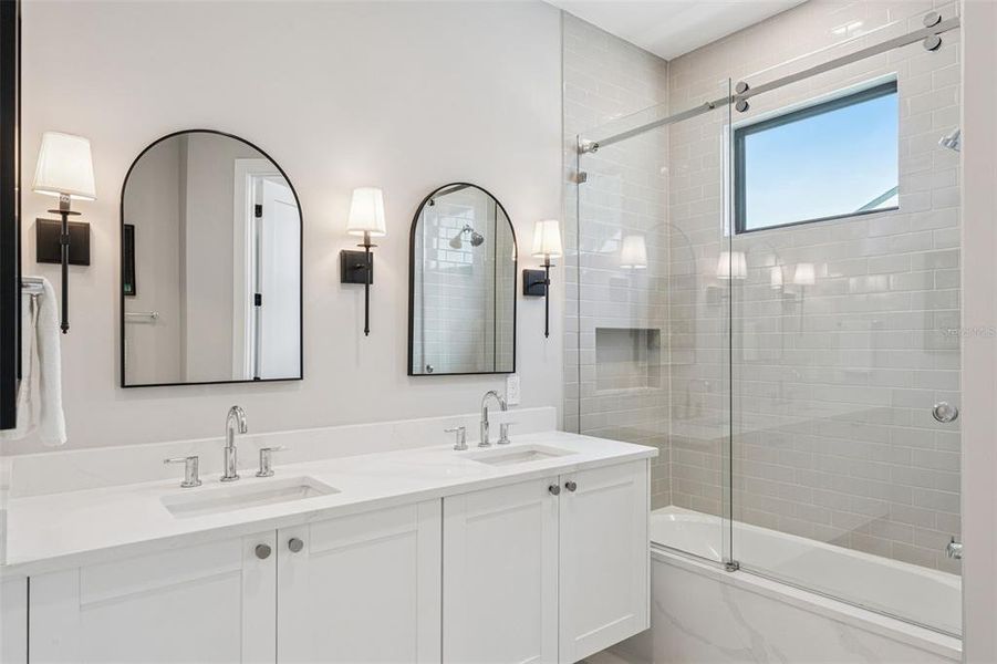 Furnished interior view inside a new home in , Orlando (Image 51).