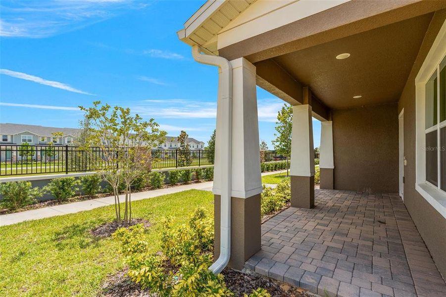 Exterior details and patio area of a home in , Winter Garden (Image 3).