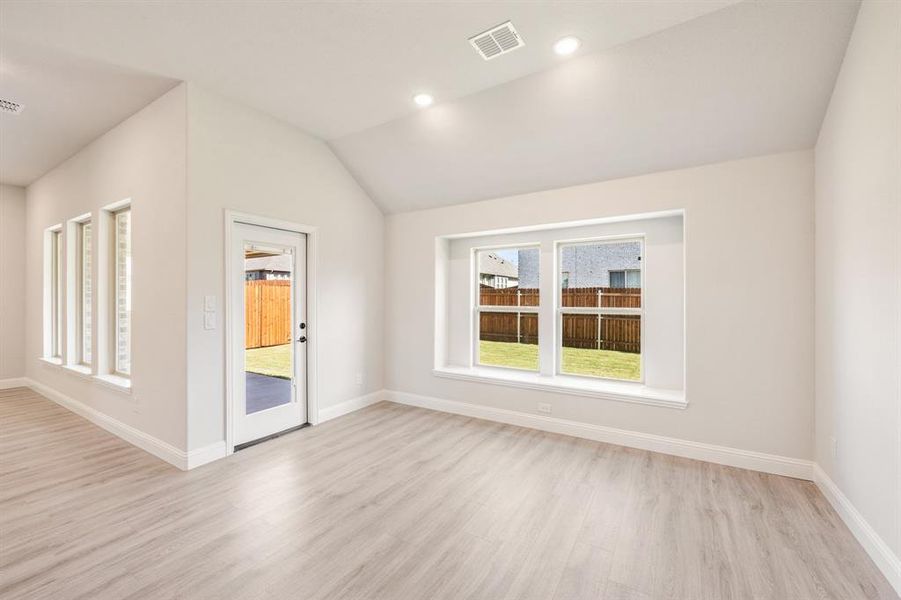 Spacious, unfurnished interior of a new home in Sunset Ridge, Alvarado (Image 15).