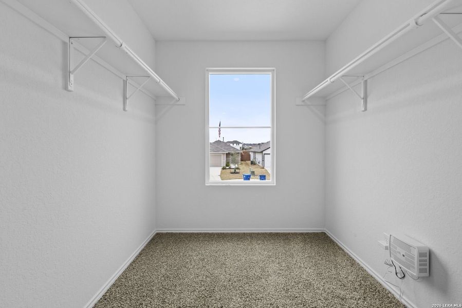 Spacious, unfurnished interior of a new home in Avenida, Converse (Image 23).