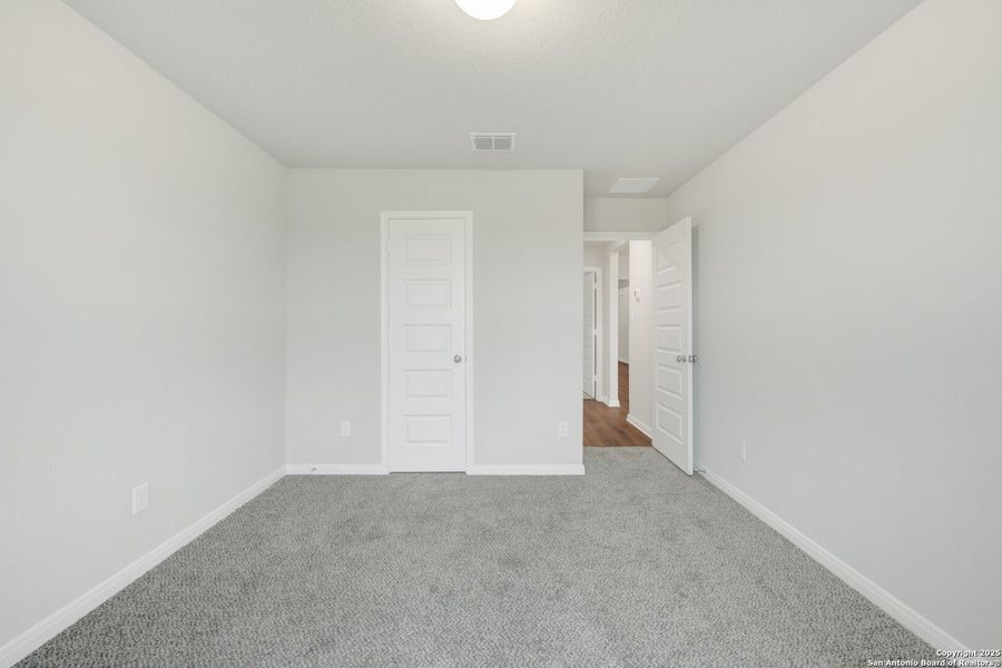 Spacious, unfurnished interior of a new home in Paloma Park, Converse (Image 30).