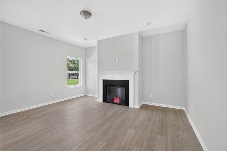 Spacious, unfurnished interior of a new home in Southbend, Rome (Image 22).
